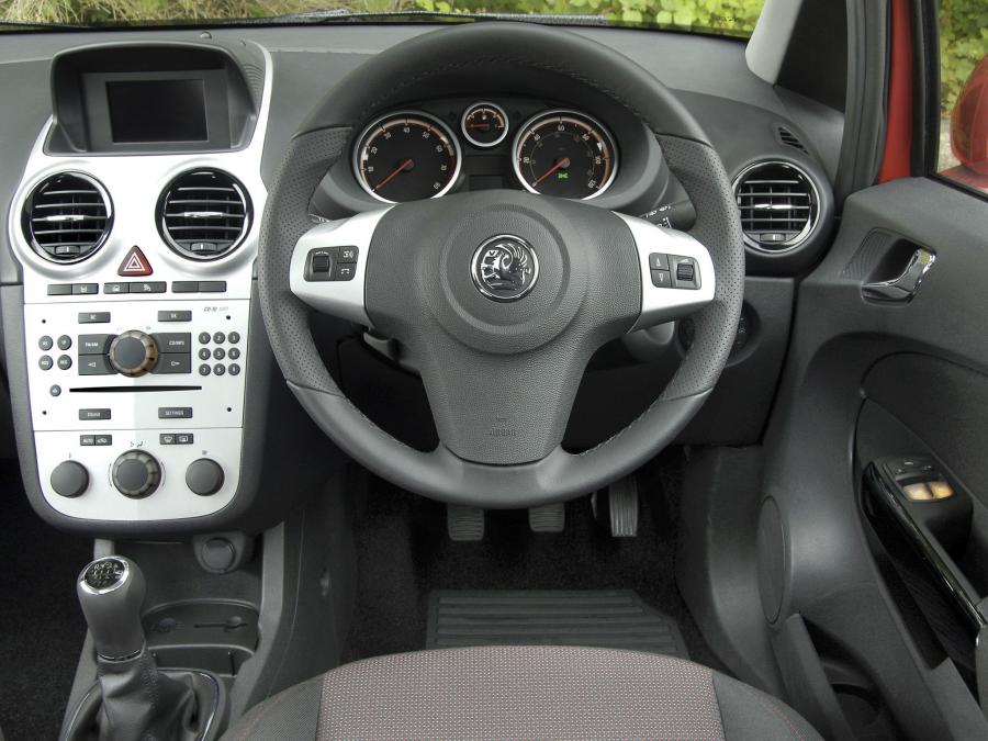  Vauxhall Corsa 5-Door 2006 года  (фото 8 из 16)